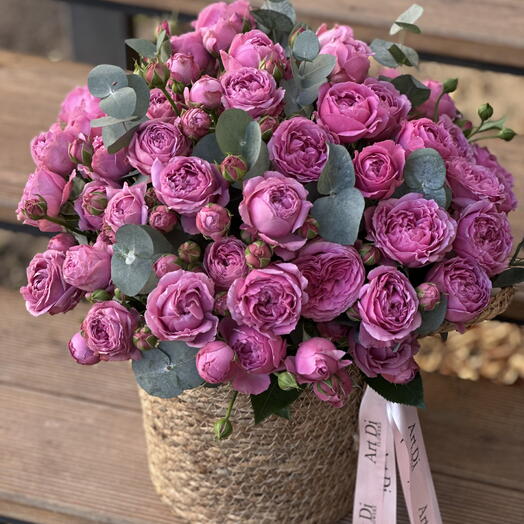 Кашпо с пионовидными розами 2