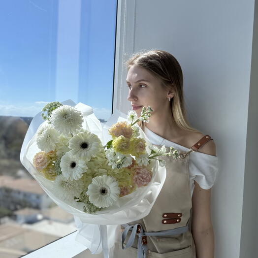 Qarlı Bağça - gerberalar, liziantuslar, xrizantemlər, hortensiya, viburnum, stok