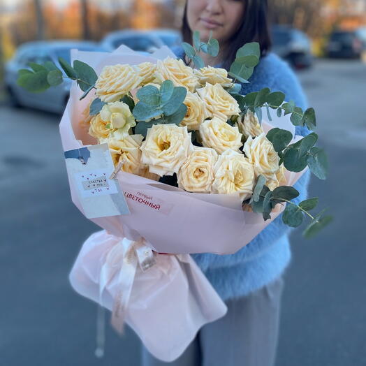 Букет с кустовыми розами «Салинеро»💛