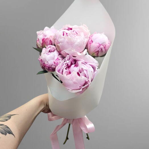 🩷🌿Букет из пяти розовых, ароматных пионов Сара Бернард
