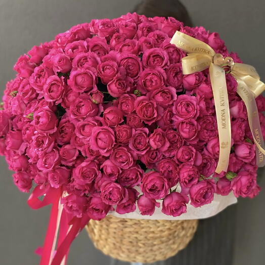 Корзина с кустовыми розами «Идеальный подарок» Flower Lab