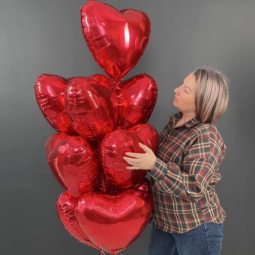 Фонтан из 10 фольгированных красных сердец