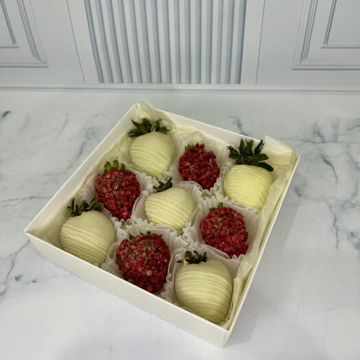 Клубника в белом шоколаде Малина