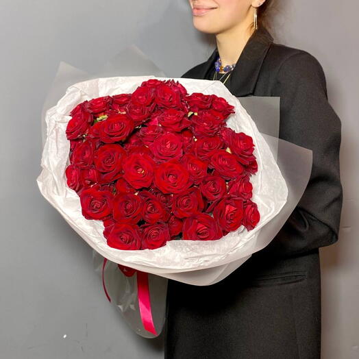 Классика 🌹 Большой букет красных кустовых роз (15 шт)