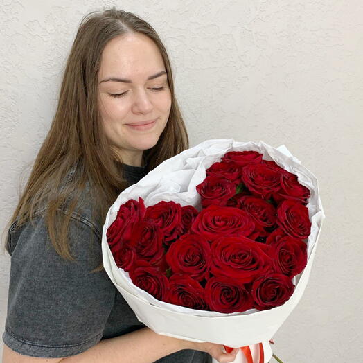 Букет из 21 красной розы в форме сердца