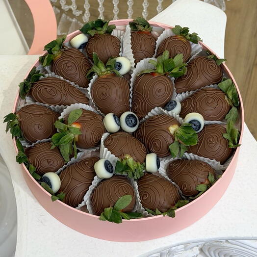 Набор из 19 клубник в шоколаде