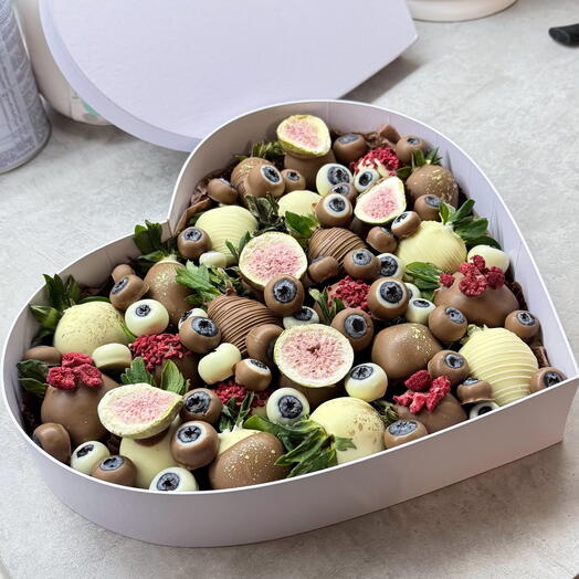 Клубника и голубика в шоколаде