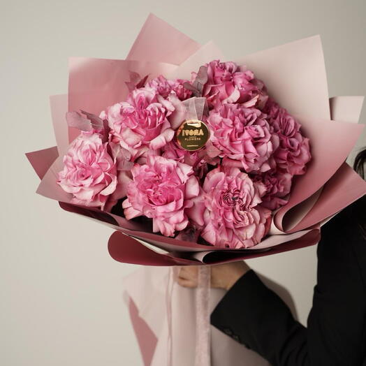 Розовые розы