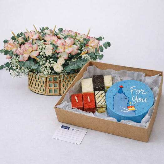 Комбо этно букет роз, бенто торт, микс пирожных