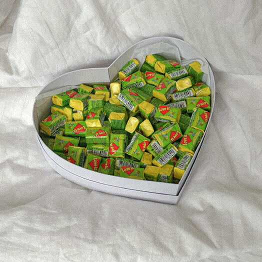 Сердце с love is
