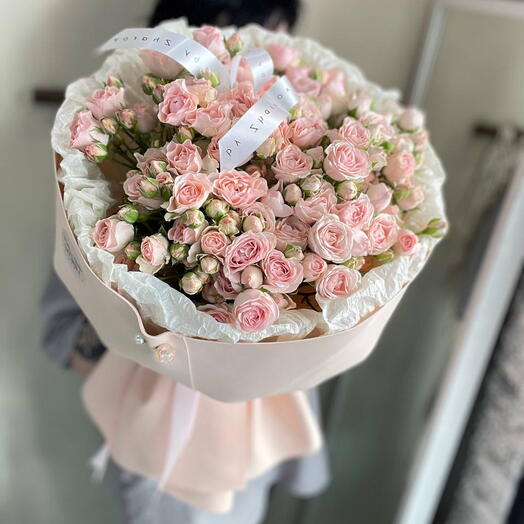 Нежные кустовые розы 🌸🩷 в оформлении