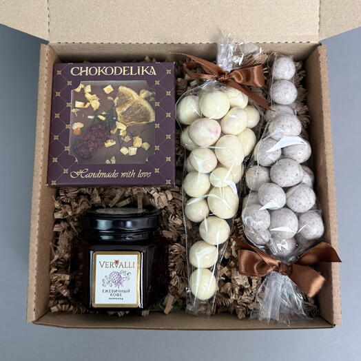 Подарочный набор для девушки,коллеги .подарок для подруги с шоколадом и мармеладом