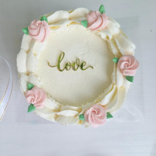 Бенто торт с цветочным декором и топпером love