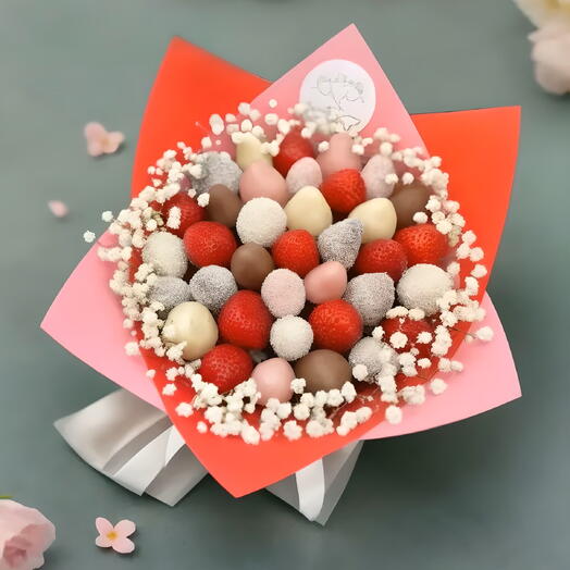 Средний Букет из клубник в шоколаде Sweet Berry "Амур" украшенный гипсофилой