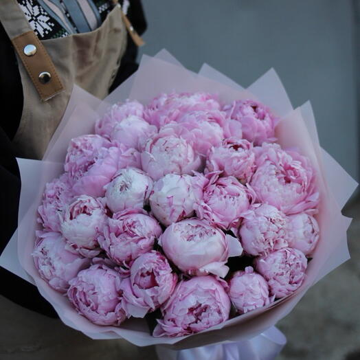 35 розовых пионов