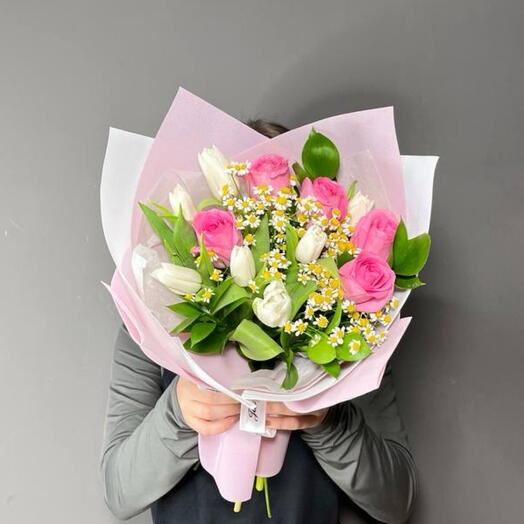 Весенний букет с тюльпанами, розами