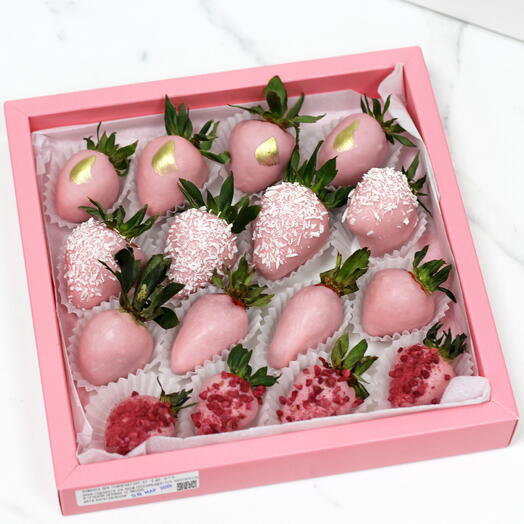 Клубника в розовом шоколаде 16 шт