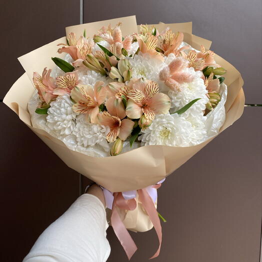 Нежный и ароматный букет с альстромерией и хризантемой 🧡