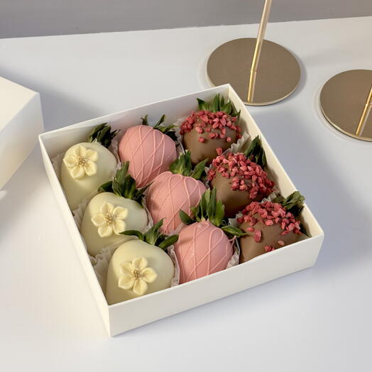 Клубника в шоколаде 9-12 шт / день рождения