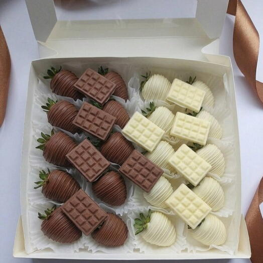 Elegant Duo: Milk   White Chocolate Covered Strawberries with Mini Bars