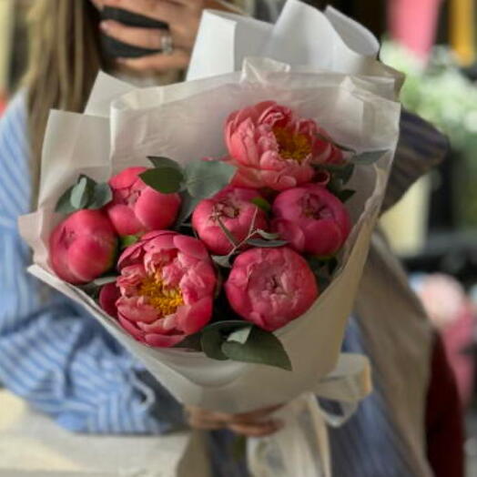 Волшебные пионы Coral Sharm с эвкалиптом PEONY26