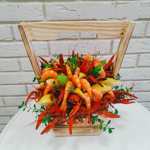 Ящик с раками и креветками
