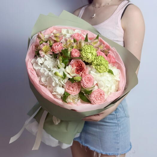 Букет из гортензия, кустовая роза, пионовидная роза, альстромерия