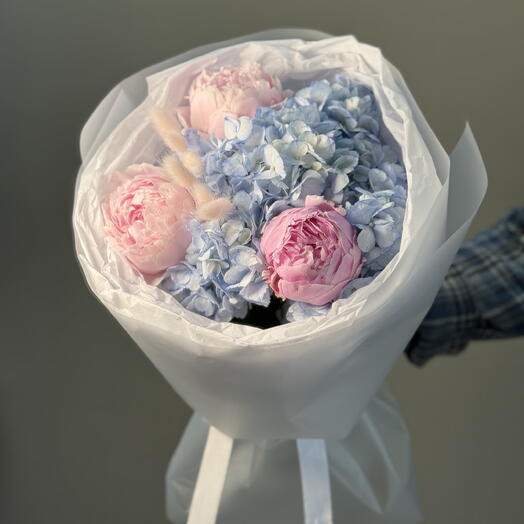 Букет с гортензией и пионами PEONY179
