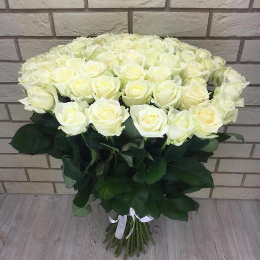 59 белых роз