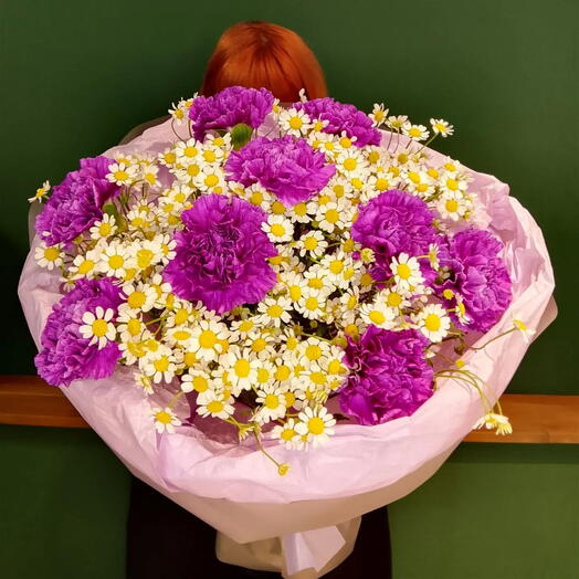 Букет из ромашек и гвоздики