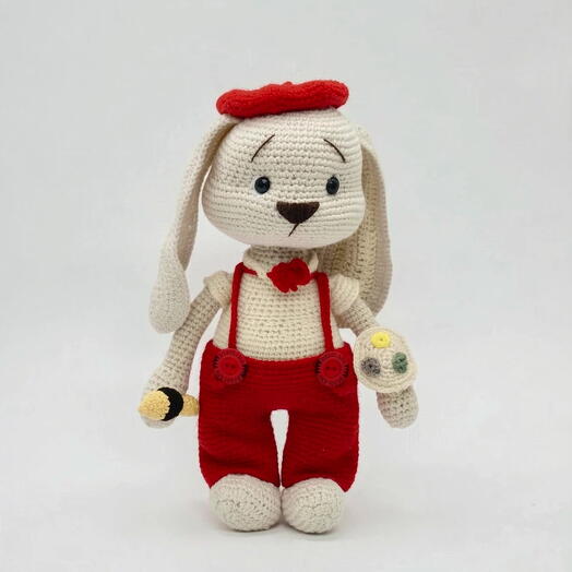 Вязаная игрушка ручной работы / Зайчик-художник Рафаэль (28 см)