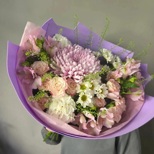 Букет из хризантем, кустовой розы, альстромерий
