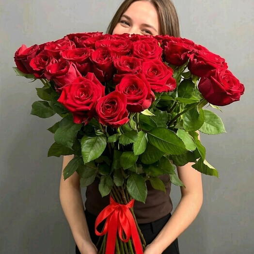 КЛАССИКА ИЗ 51 КРУПНОЙ КРАСНОЙ РОЗЫ ПОД ЛЕНТОЧКУ
