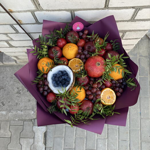 16. Fruit bouquet with coconut