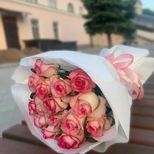 Розы розовые Джумилия