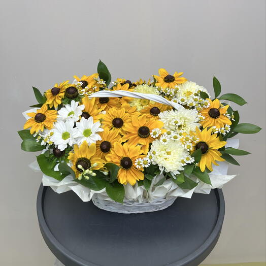 Корзина подсолнухов с ромашками 🌞