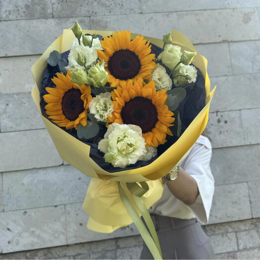 Авторский букет «Солнечный дуэт» из подсолнухов и эустом 💛🌼 🌻🌺