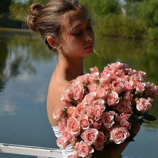 Букет из нежно розовых курсовых роз 19 шт 🌸