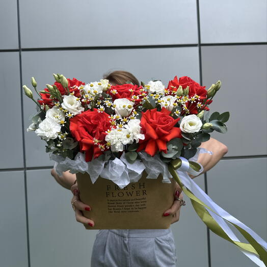 Яркая композиция из франкских роз Нина, кустовых диантусов , ромашек 💐💙