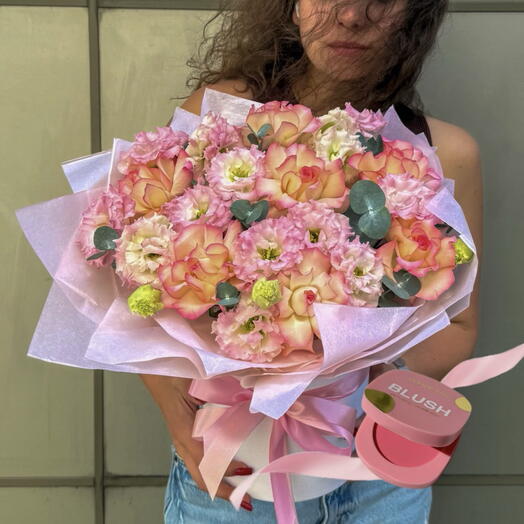 Дофаминовой Цилиндр с французской розой и эустомой + подарок от Vivienne Sabo — румяна MACARON
