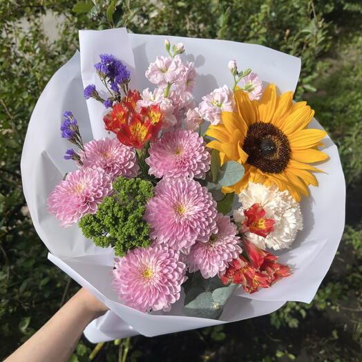 Авторские букет из Подсолнух, хризантема кустовая,  диантус,  маттиола,  альстромерия