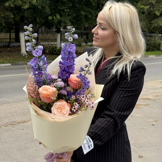 Букет с дельфиниумом