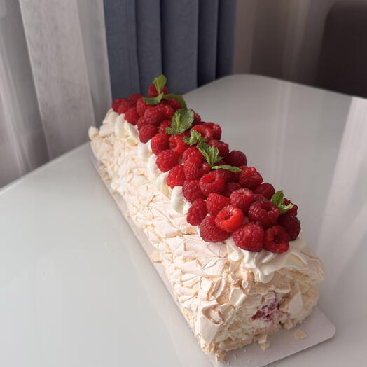 Меренговый рулет с малиной