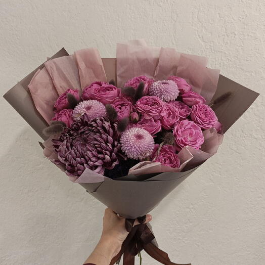 Авторский букет с хризантемами и розами 💜