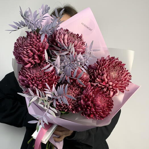 Букет со сливовыми хризантемами (7 шт.) и крашенной фисташкой от XOFLOWERS