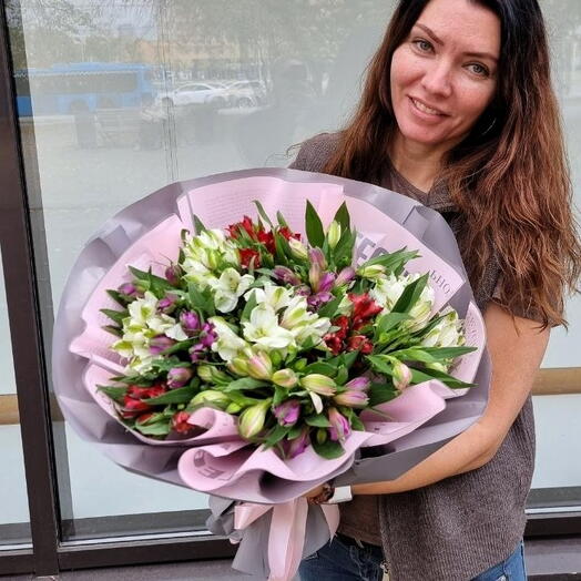 Букет из 15  разноцветныйх Альстромерий