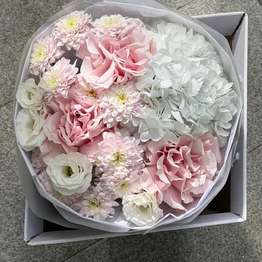 Soft pink mix with hydrangea