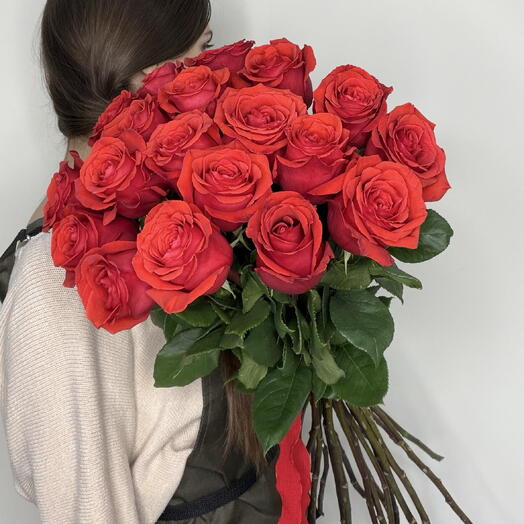 Красные розы 19 шт