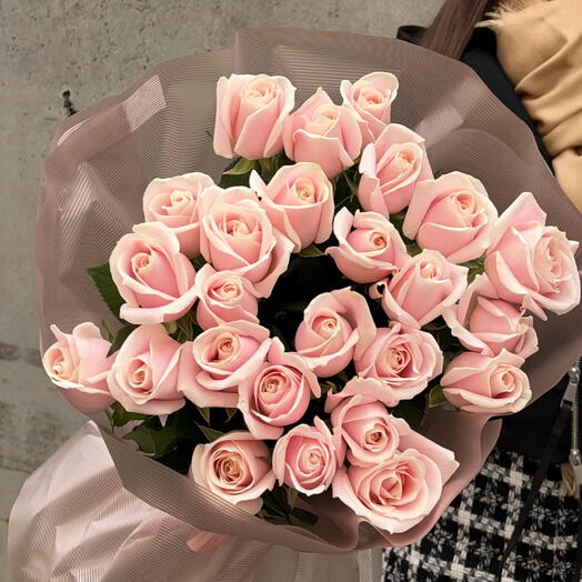 25 нежно розовых роз SWEET