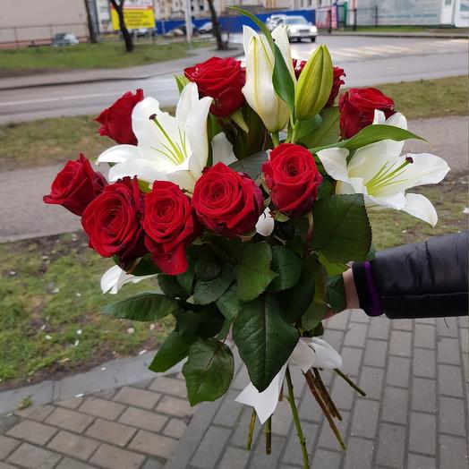 Букет с лилией